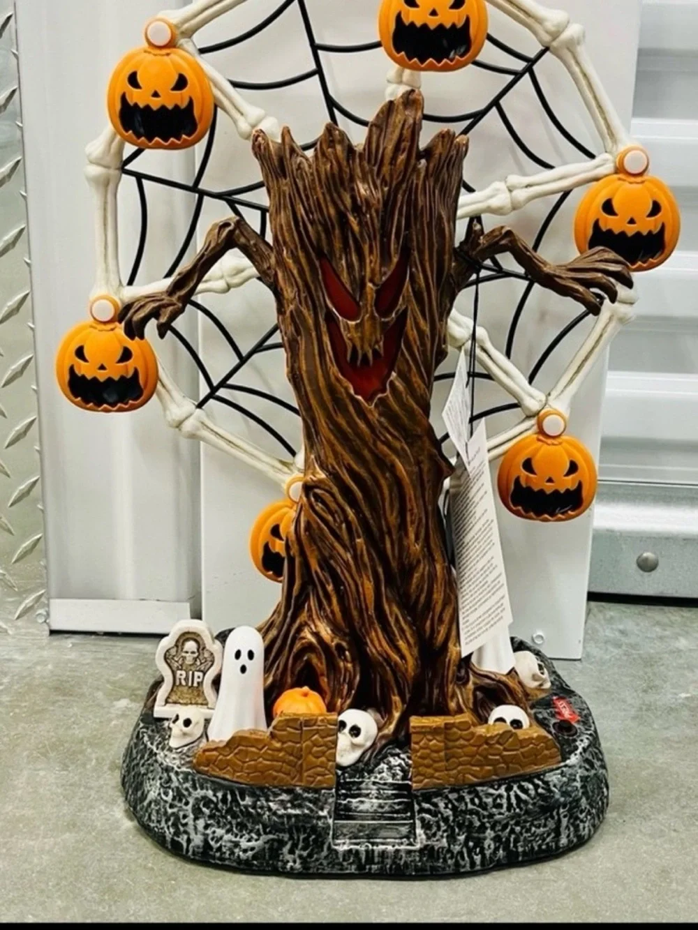 NWT Viral 2026  Halloween spooky light up musical pumpkin Ferris wheel